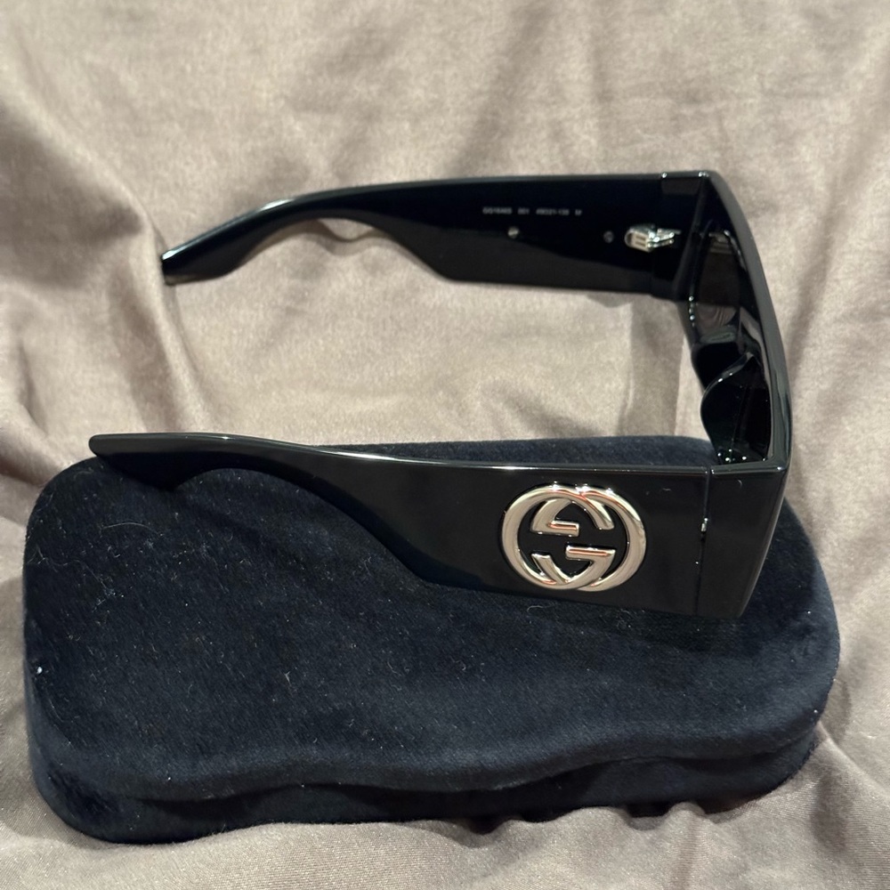 Gucci Authentic Sunglasses NIB Black w/Silver GG on Arms. - Picture 7 of 9